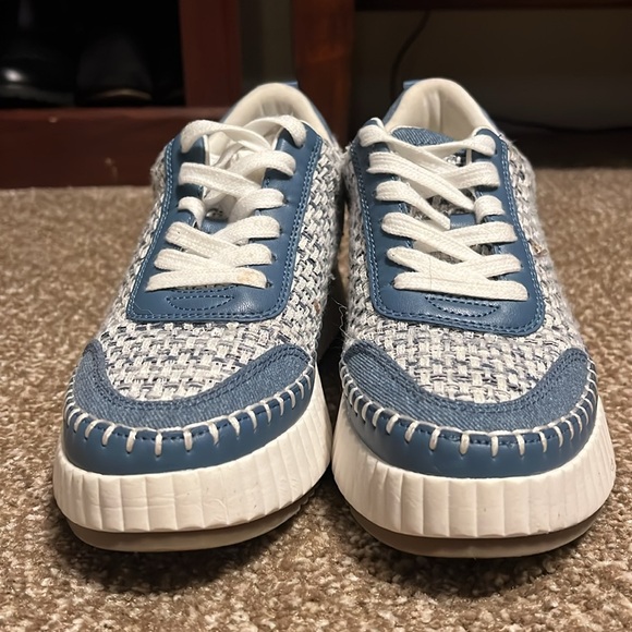 Universal Thread Sneakers - Picture 8 of 8